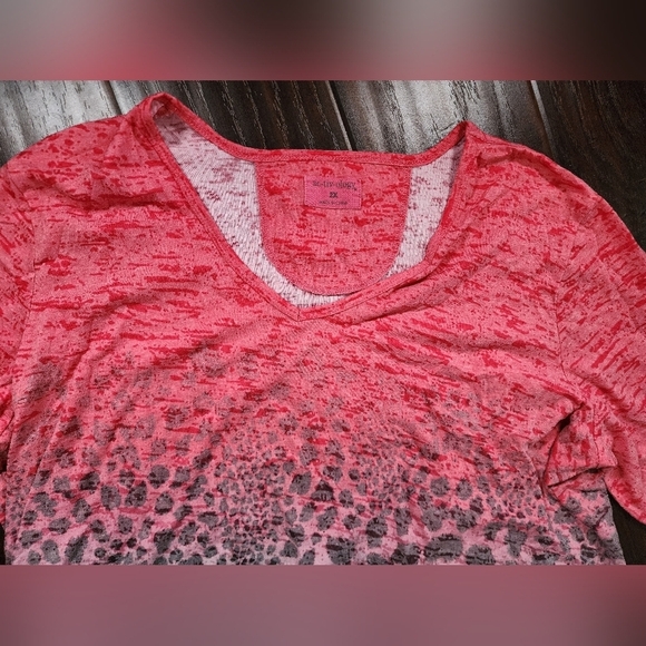 Activology Womens Ombre Animal Print V Neck Top - Picture 6 of 8
